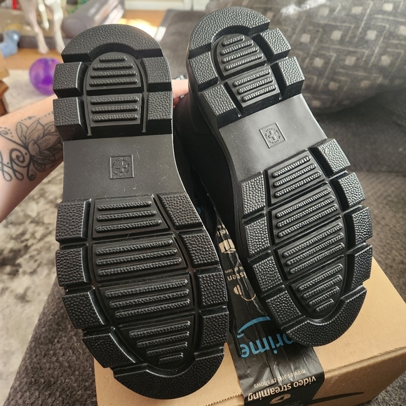 Dr. Martens Combs Boots (US 9) - Picture 3 of 5